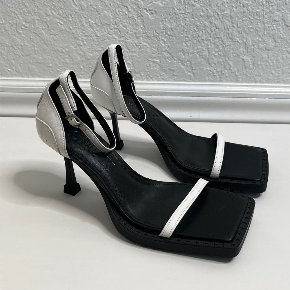 SMFK White/Black Square Toe Sandal Sz 37